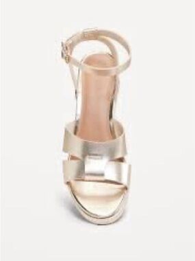Old Navy wedge sandals size (7)